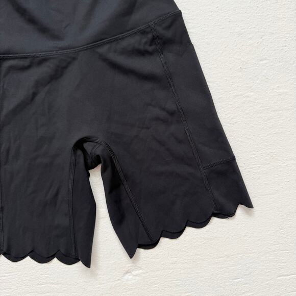 Offline By Aerie Goals Hi-Rise Bike Shorts Scalloped Hem, Size Small - Picture 3 of 6